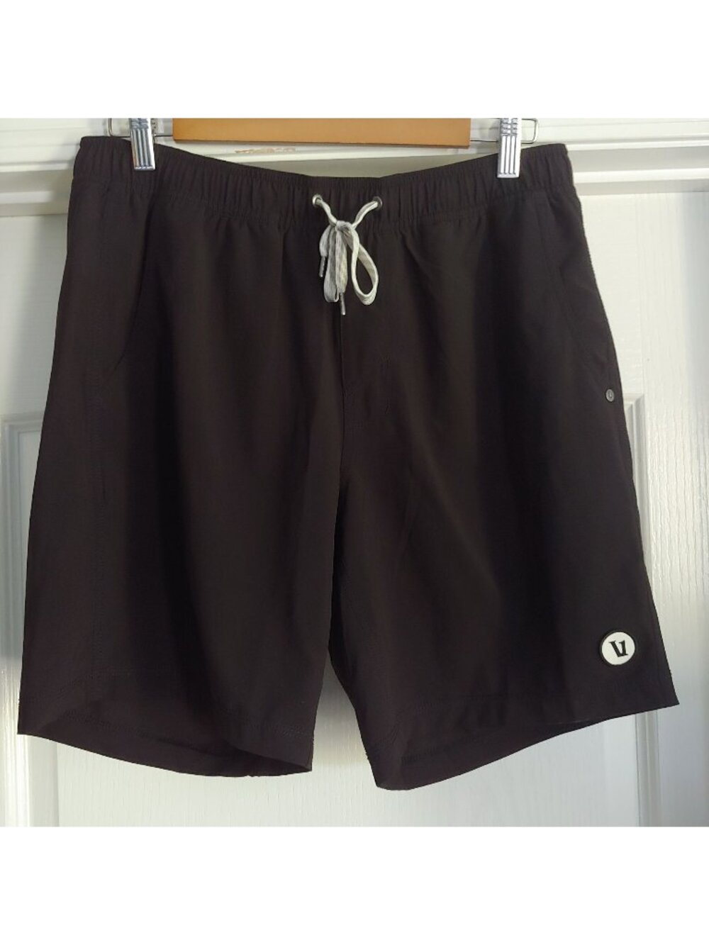 Vuori Men's Performance Athletic Shorts Black Lined Drawstring Medium 8"